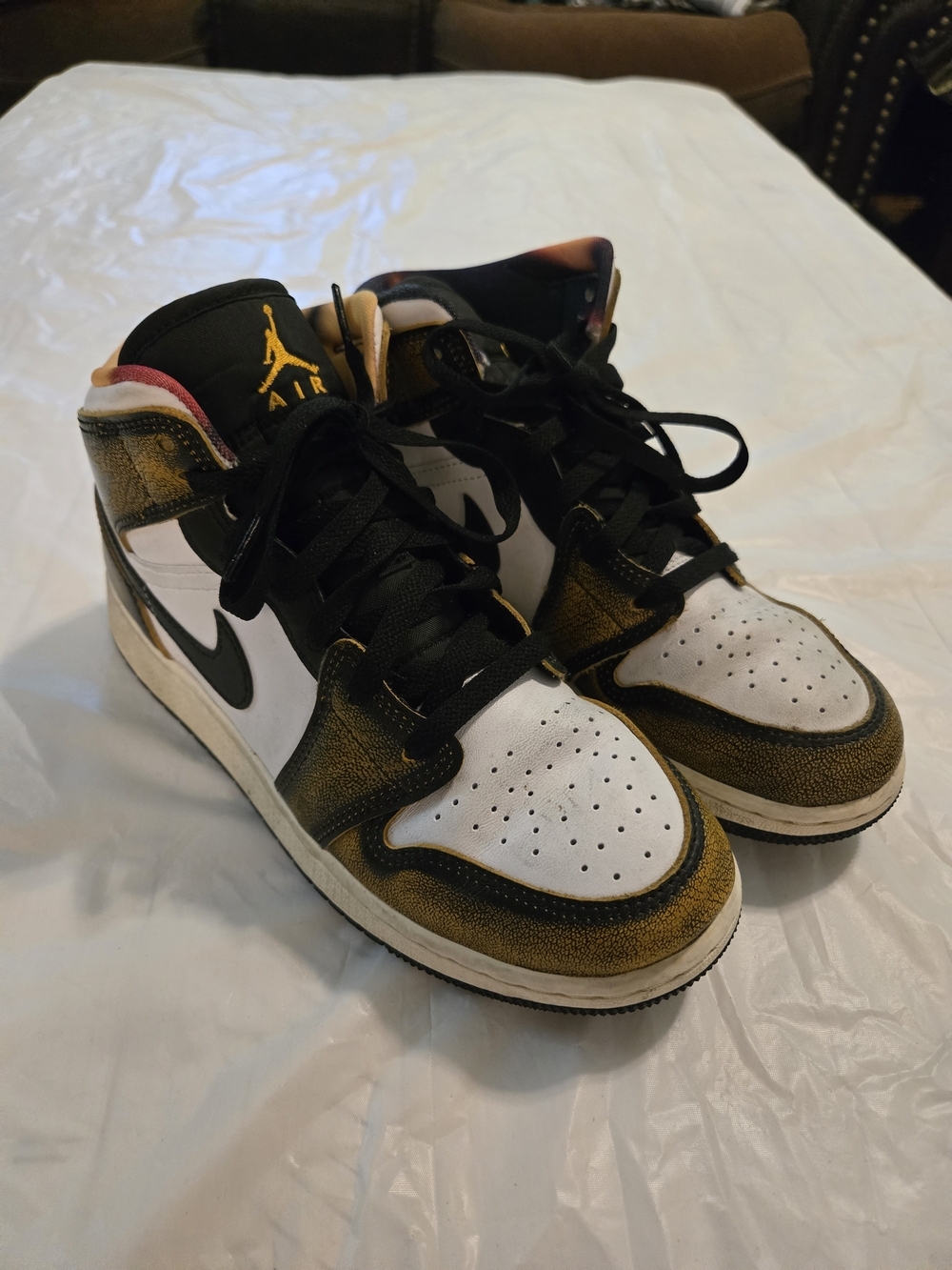 Air Jordan 1 Mid SE Wear Away Taxi GS Size 5.5Y